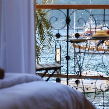 Seafront Rooms Koluna Komiža Buitenkant foto