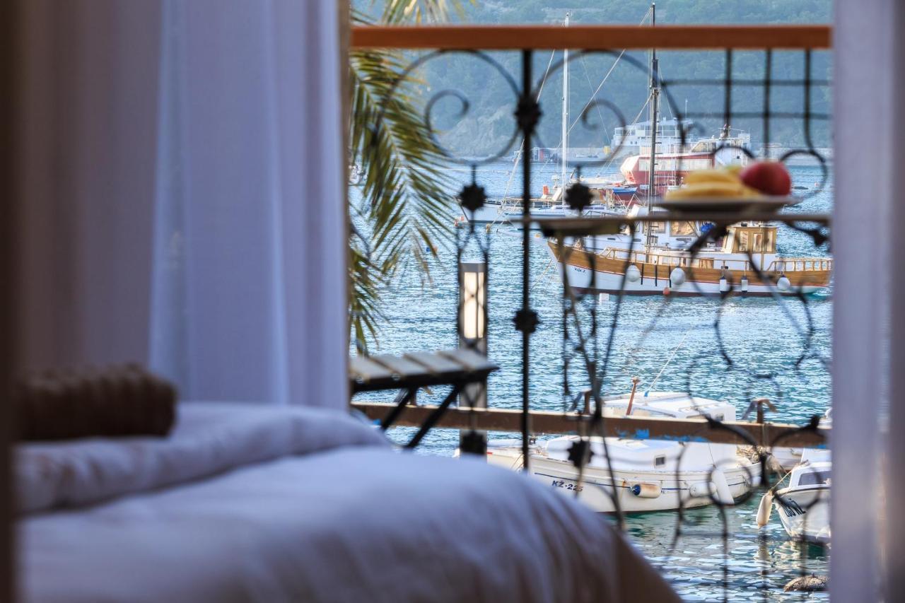 Seafront Rooms Koluna Komiža Buitenkant foto