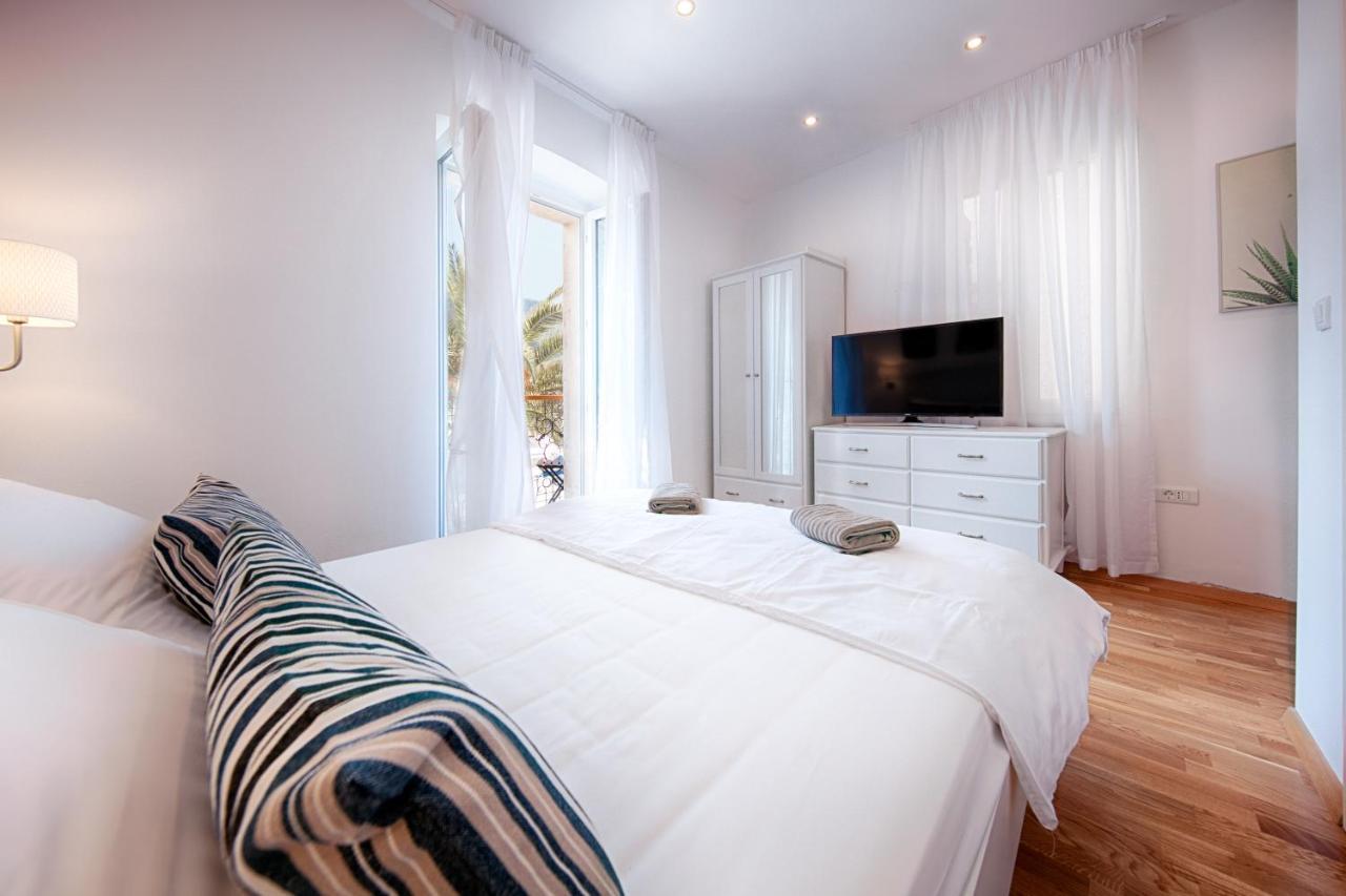 Seafront Rooms Koluna Komiža Buitenkant foto