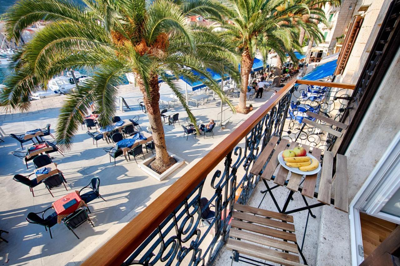 Seafront Rooms Koluna Komiža Buitenkant foto